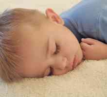 Febrilnih konvulzija u bebu: uzroci, simptomi, prva pomoć