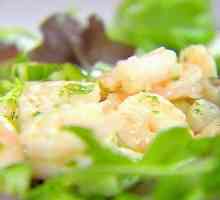 Kuhanje ukusna salata sa škampima, salata i krastavac