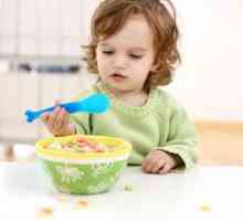 Kako naučiti dijete da se hrani kašikom? Prva kašiku za bebe