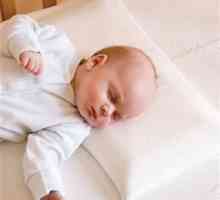 Kada mogu beba spavati na jastuku? Učimo!