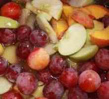 Zatvori kompot od jabuke i grožđa za zimu. Najbolji recepti!