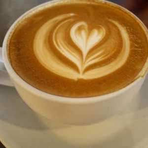 Šta piti mlijeko uz kafu ili kafu sa mlijekom?