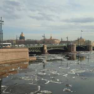 Palace Bridge u Sankt Peterburgu. Koliko razrijeđen Palace Bridge?