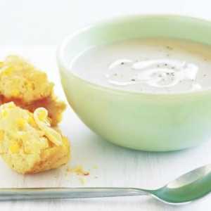 Kuhanje ukusna i aromatična juha krema karfiola