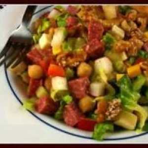 Pripremite ukusan i hranljiv salata sa kobasicom i krutoni