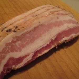 Kako se puši slaninu kod kuće: 2 načina