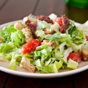 Kako pripremiti Cezar salata kod kuće: dva jednostavna recepta