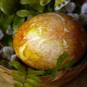 Kako napraviti "mramor" jaja za Uskrs sa rukama?