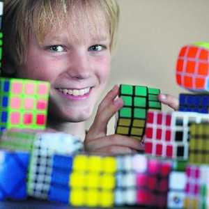 Kako sastaviti Rubikova kocka 2x2. Algoritam skupština Rubikova kocka 2x2