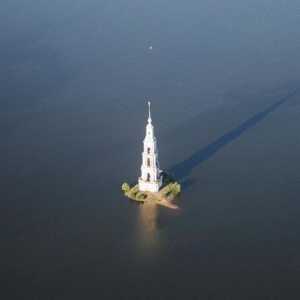Zvonik u Kaljazin - poplavljeno predznak tragedije
