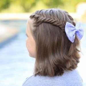 Elegantna frizura sa luk za djevojčice
