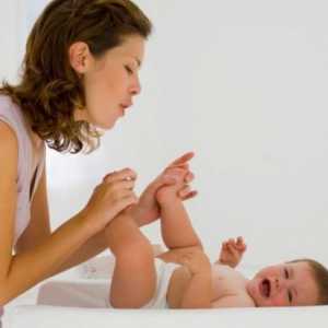 Nekoliko savjete o tome što učiniti ako novorođenče boli stomak