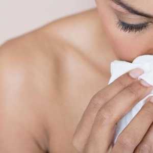 Krvarenje iz nosa: prvu pomoć i osnovne uzroke