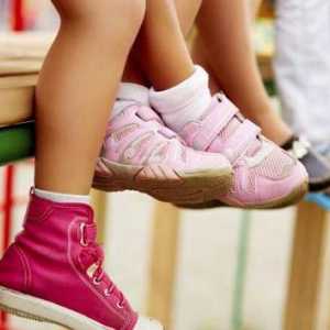 Ortopedske cipele za djecu sa hallux valgus (recenzija)
