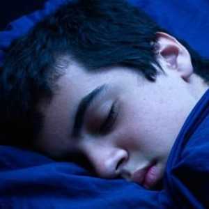 Zašto skriplyu zubi tijekom spavanja: mogući uzroci