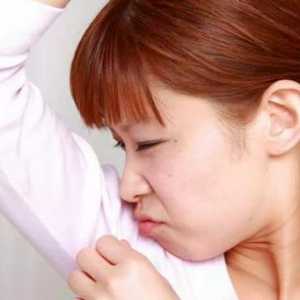 Znoj miris amonijaka: uzroci i neutralizaciju mirisa