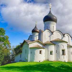 Pskov, na brdu hrama. Crkva Svetog Vasilija Velikog na brdu