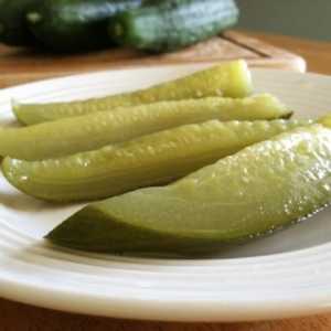 Pickle za zimu sa kiselim krastavcima. Recept sa ječma i bez