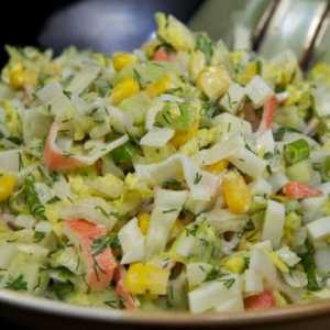 Salata od rakova sa kukuruzom i krastavca. recepti
