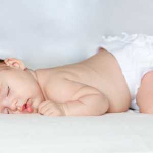 Koliko sna treba novorođenče?