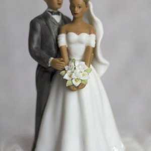 Vjenčanje figurica na torti: moderan pribor