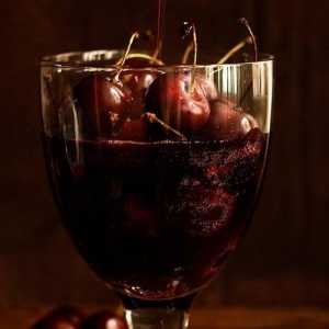 Vino od višnje: domaći recept u četiri varijante