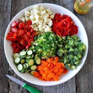 Ukusne salate od sirovog povrća. kuhanje recepti